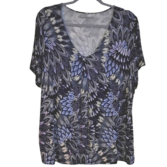 Croft & Barrow Women's Feather Print V-Neck Short Sleeve Top Plus Size 1X - Picture 9 of 9